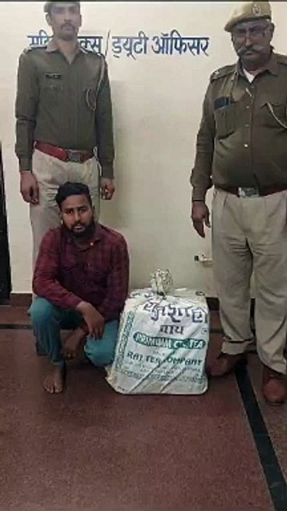 पुलिस ने संूघ ली देसी मदिरा, बाइक सवार शराब तस्कर चढ़ा हत्थे