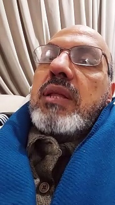 عُرِضَتْ عَلَىَّ الأُمَمُ، فَأَخَذَ النَّبِيُّ يَمُرُّ مَعَهُ الأُمَّةُ، وَالنَّبِيُّ يَمُرُّ مَعَهُ النَّفَرُ، وَالنَّبِيُّ يَمُرُّ مَعَهُ الْعَشَرَةُ، وَالنَّبِيُّ يَمُرُّ مَعَهُ الْخَمْسَةُ، وَالنَّبِيُّ يَمُرُّ