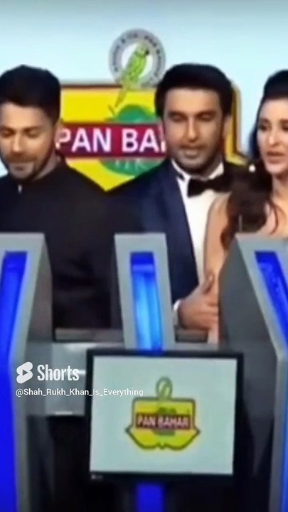 Shah Rukh Khan is being introduced by actors at TOIFA awards