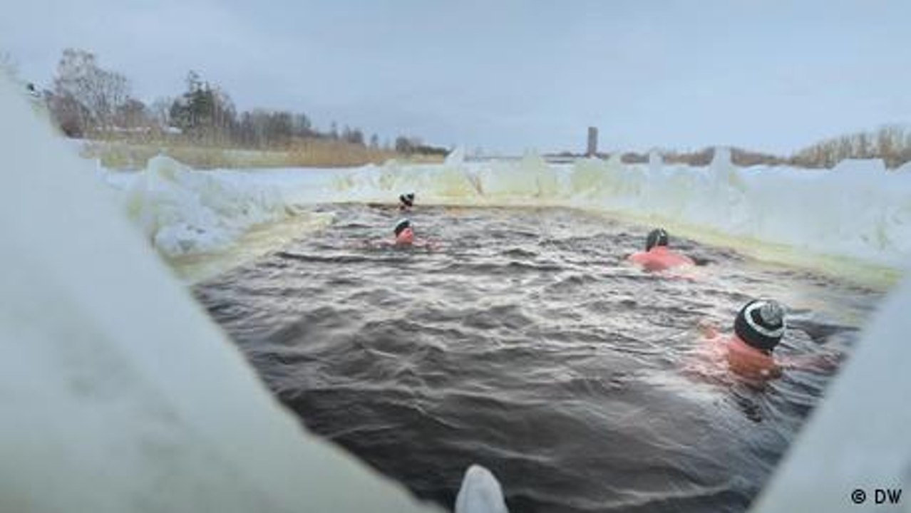 Lettland: Warum Eisbaden ein Volkssport ist