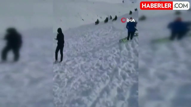 Elazığ'da kızakla kayarken böyle çarpıştılar