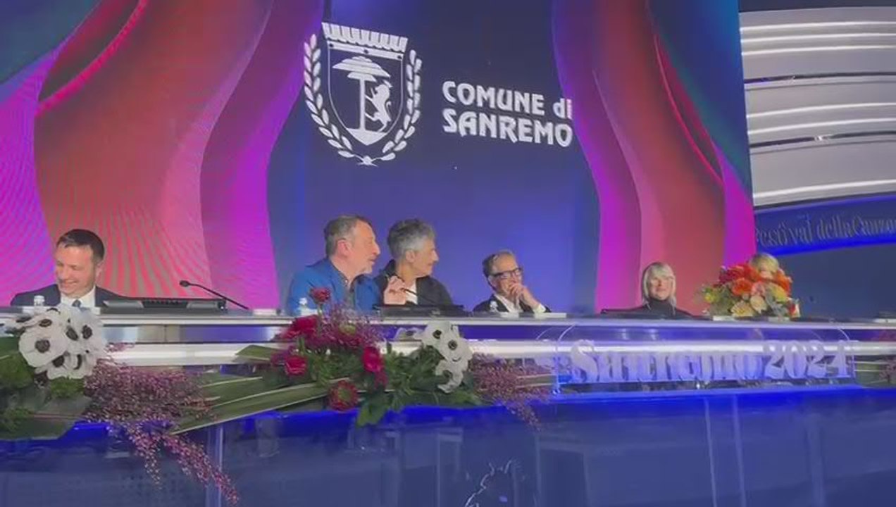 Sanremo 2024, Amadeus: "Se vengono i trattori li faccio salire sul palco". I manifestanti: "Ci saremo" - Video