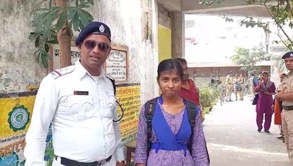 অ্যাডমিট ছাড়া Madhyamik দিতে এসে কান্নাকাটি ছাত্রীর! কীভাবে মুশকিল আসান করলেন 'পুলিশ কাকু'?