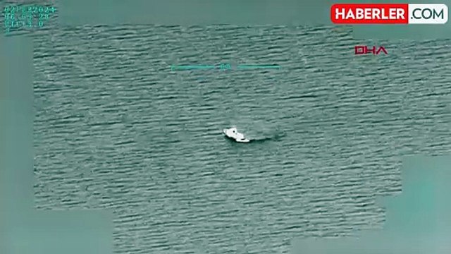 Yunanistan'ın Ege Denizi'nde bıraktığı düzensiz göçmenler kurtarıldı