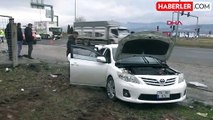 Bolu'da Kırmızı Işıkta Bekleyen Otomobile Arkadan Çarpan Kamyonet Kazası