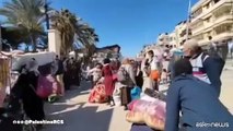 Khan Younis, famiglie sfollate lasciano l'ospedale Al-Amal dopo assedio