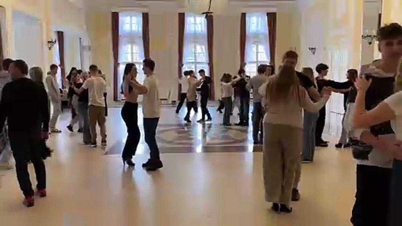 Próba poloneza II LO im. Mikołaja Kopernika w Riverside we Włocławku