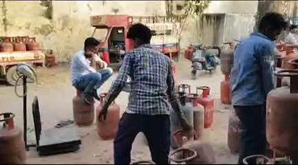 video... अवैध गैस सिलेण्डर किए जब्त
