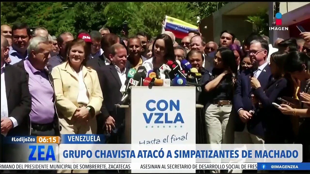 Agricultores en España bloquean con sus tractores las carretera