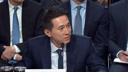 Télécharger la video: Shou Zi Chew, CEO of ByteDance-owned TikTok, had to confront claims about ties to China in the U.S. Senate: ‘Senator, I’m Singaporean’