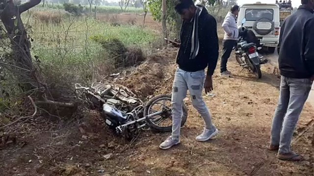 बाइक व कार की भिड़ंत में एक युवक की मौत, दूसरा घायल,,, देखें वीडियो