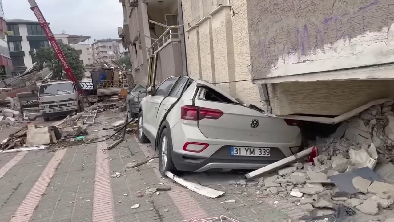 BÜYÜK YIKIMIN ARDINDAN HATAY ANTAKYA SOKAKLARI