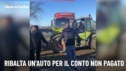 Ribalta un'auto per il conto non pagato