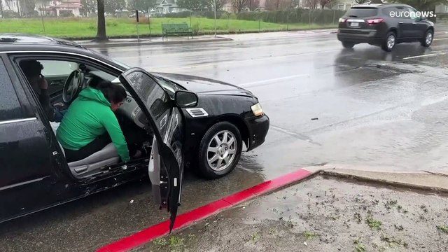 شاهد: فيضانات تجتاح ولاية كاليفورنيا الأمريكية إثر أمطار وعواصف عاتية