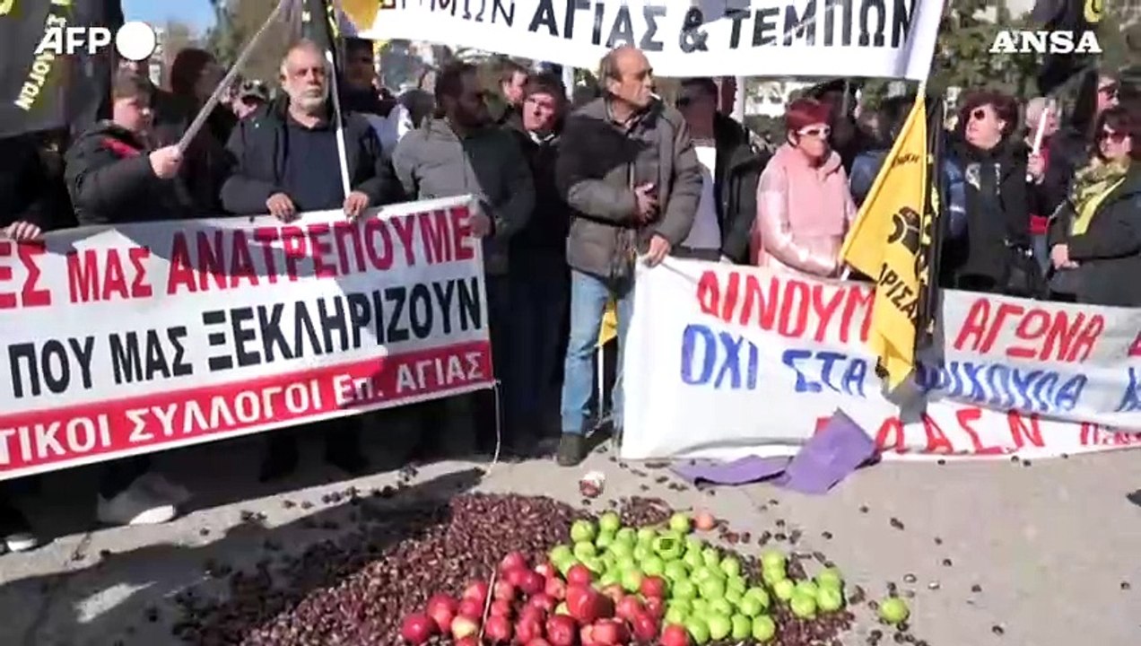 Grecia, a Salonicco 2mila agricoltori in piazza con i trattori
