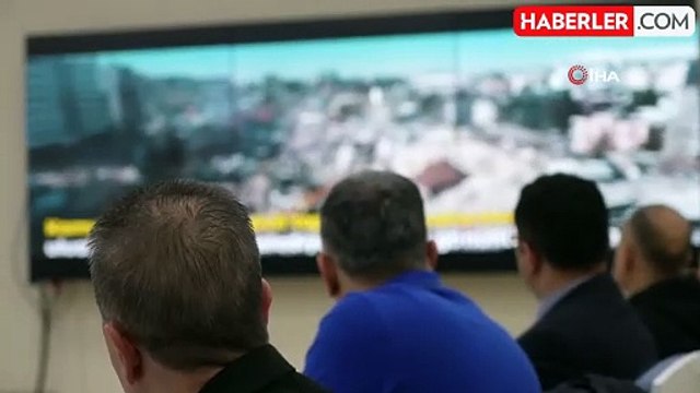 Depremlerde hayatını kaybedenler saat 04.17'de anıldı