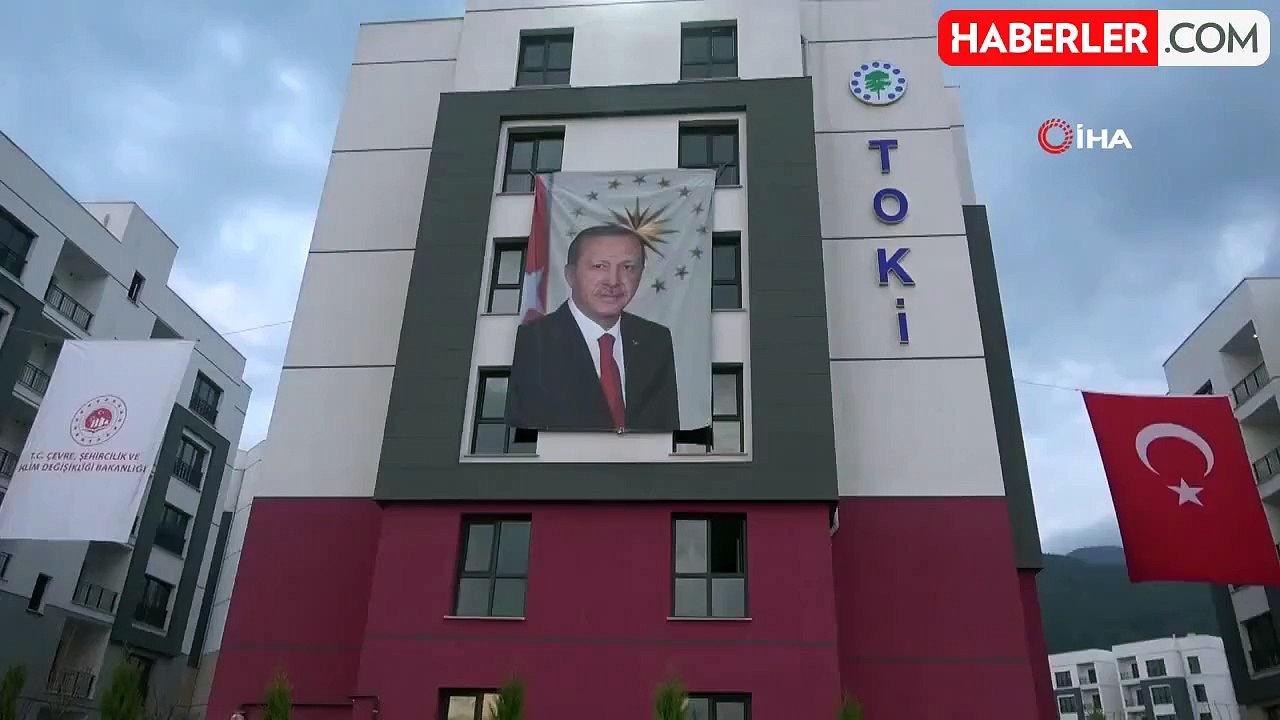 Afetzede vatandaş anahtarını teslim aldığı evine kavuştu