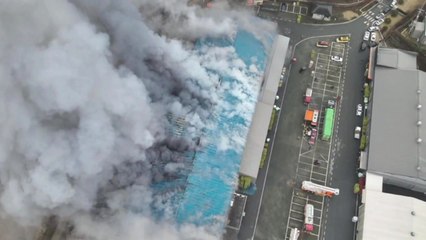 충북 청주 종이컵 제조공장서 화재...대응 1단계 발령 / YTN