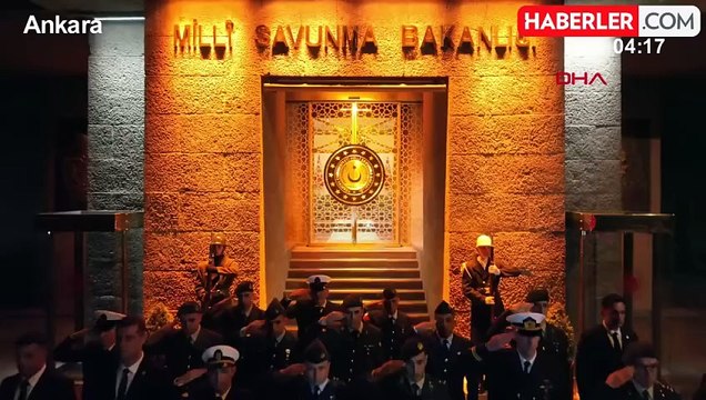 Mehmetçik'ten depremde hayatını kaybeden vatandaşlar için saygı duruşu