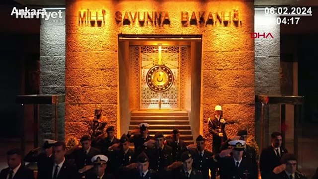 Mehmetçik'ten depremde hayatını kaybeden vatandaşlar için saygı duruşu