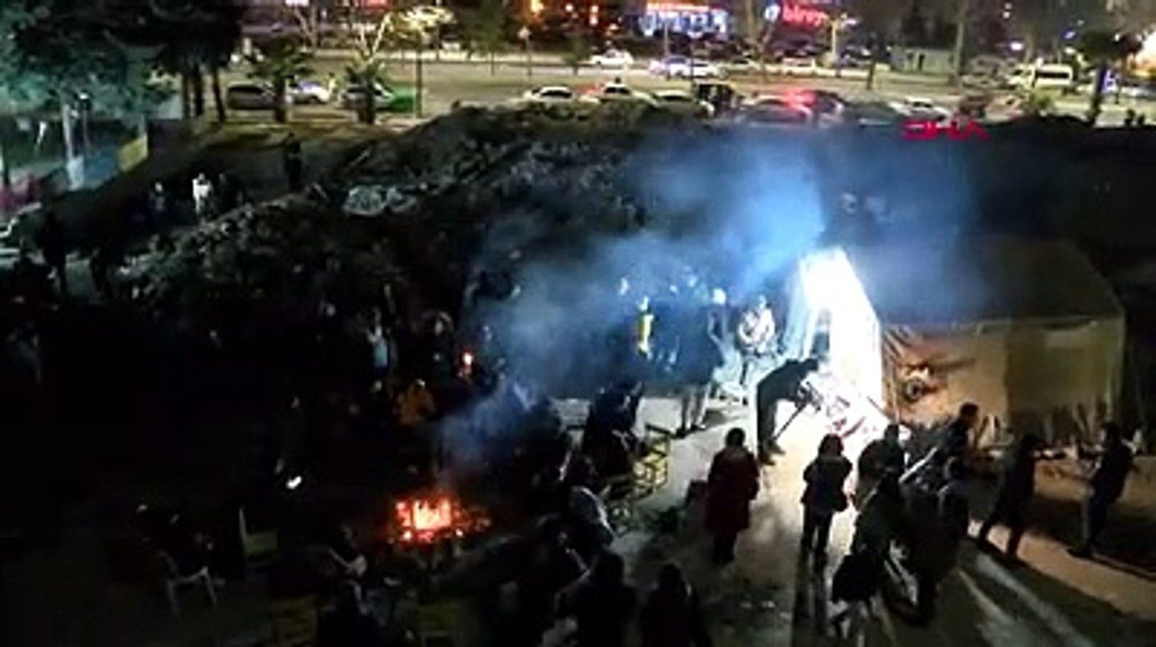 Depremde 3 yakınını kaybeden anne: Çocuklarımın ölümüne sebep olanların bulunmasını istiyorum