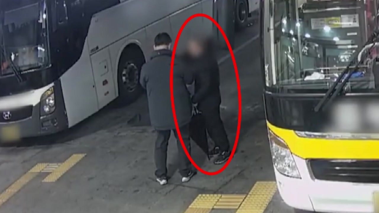 금반지 훔쳐 도주한 50대...터미널에서 범행 40분 만에 체포 / YTN