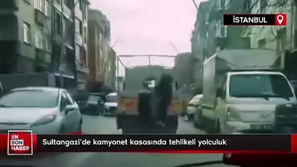 Sultangazi'de kamyonet kasasında tehlikeli yolculuk