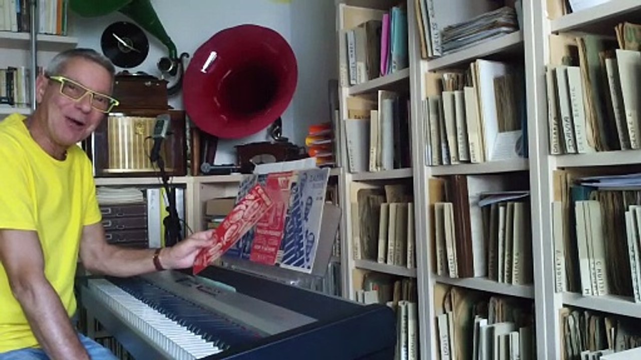 Moineau joue et chante: C'est magnifique.
