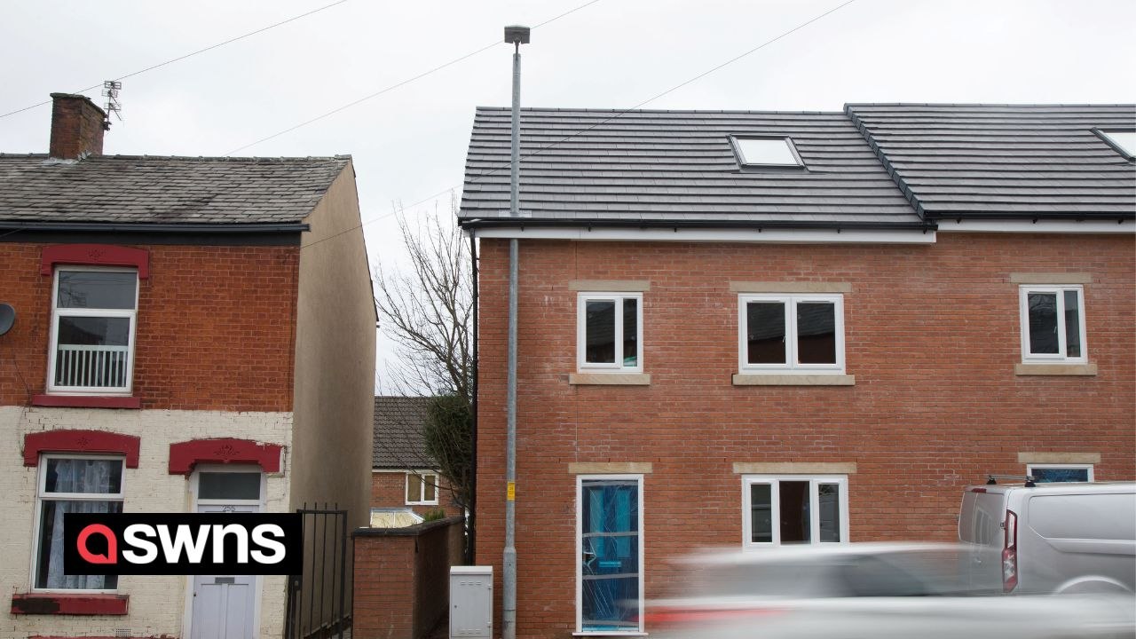 Builder defends building a house - around a lamppost