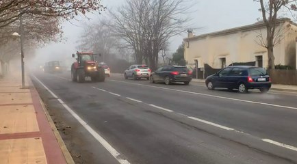 La tractorada colapsa el acceso de las principales vías de Huesca en hora punta.