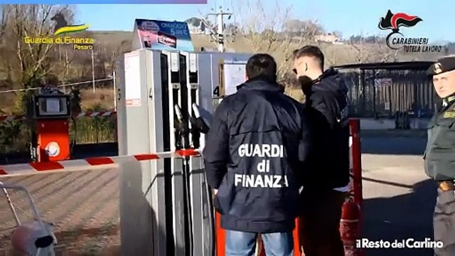 Turni di lavoro massacranti e minacce di morte, tre arresti per caporalato