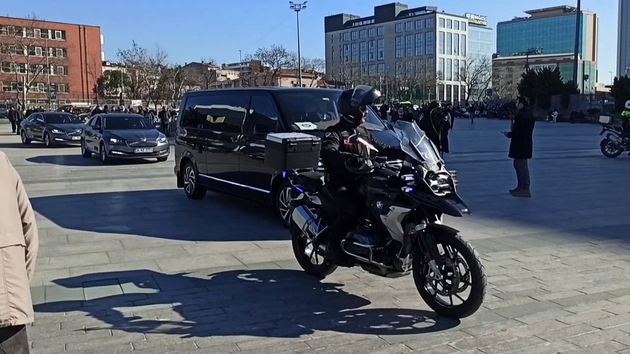 Polizei tötet zwei bewaffnete Angreifer vor Gerichtsgebäude in Istanbul