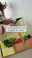 El increíble truco para guardar las bolsas de rafia sin que te ocupen nada de espacio