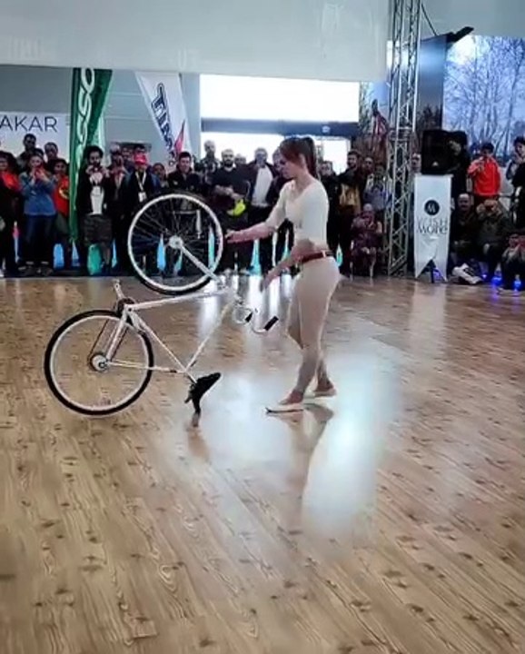 bicycle magic video.(360p)