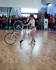 bicycle magic video.(360p)
