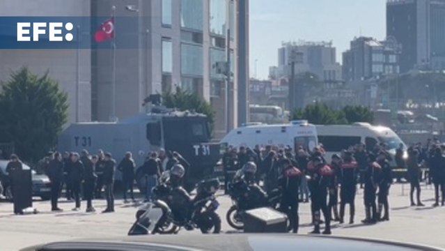 Dos atacantes abatidos, un civil muerto y otras cinco personas heridas en el atentado de Estambul