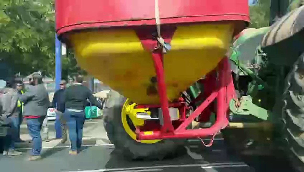 La tractorada irrumpe en Sevilla