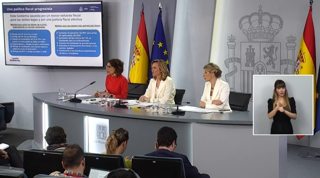 El Gobierno aprueba la subida del SMI a 15.876 euros y elevar el mínimo exento de IRPF