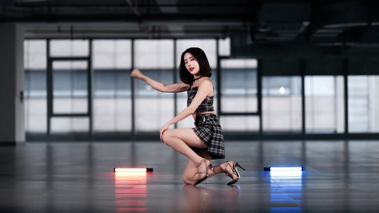 性感御姐她穿着各种短裙走来了-AOA短裙全舞翻跳（Queendom版本）