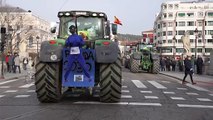 Agricultores bloquean con tractores varias carreteras en España