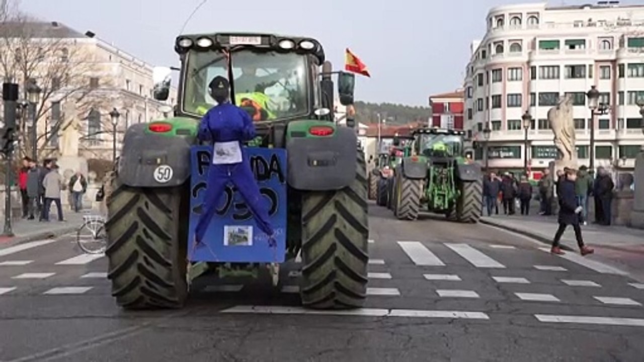 Agricultores bloquean con tractores varias carreteras en España