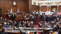 Ένταση και ευτράπελα κατά την ορκωμοσία της νέας σερβικής Βουλής