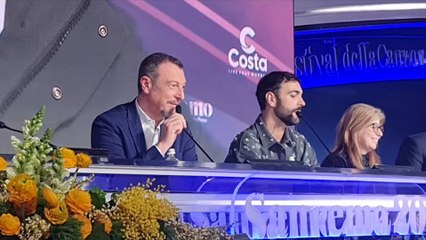 Video herunterladen: Sanremo, Amadeus e Mengoni cantano insieme 