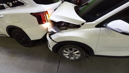 울산 염포산 터널에서 5중 추돌사고...심한 정체 빚어 / YTN