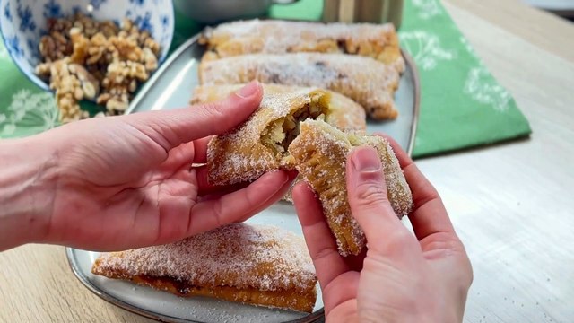 Casadielles fritas tradicionales, rellenas de nueces
