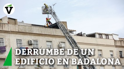 Video herunterladen: Los bomberos hallan tres cuerpos sin vida bajo los escombros del edificio derrumbado en Badalona