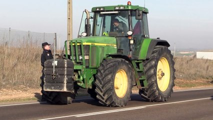 La ciudad de Salamanca mantiene circulación lenta y cortes por los tractores