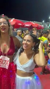 BNews Folia: Folionas inovam na fantasia e promovem brincadeira em busca de crushs no Pipoco de Leo Santana