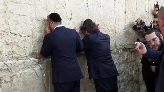 Arjantin Devlet Başkanı Ağlama Duvarı'nı ziyaret etti; Yahudiliğe geçeceğini söyledi