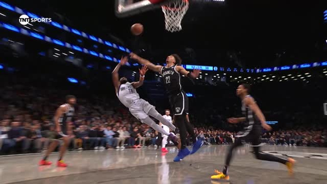 Irving makes the tough layup